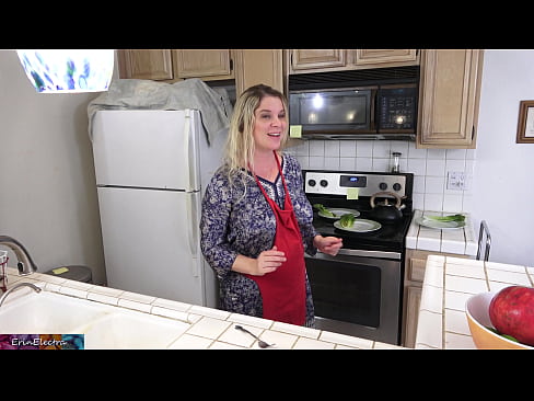 ❤️ Stepmom u munghje in cucina prima di a so data Sessu di qualità à porn co.porngifer.ru ❌